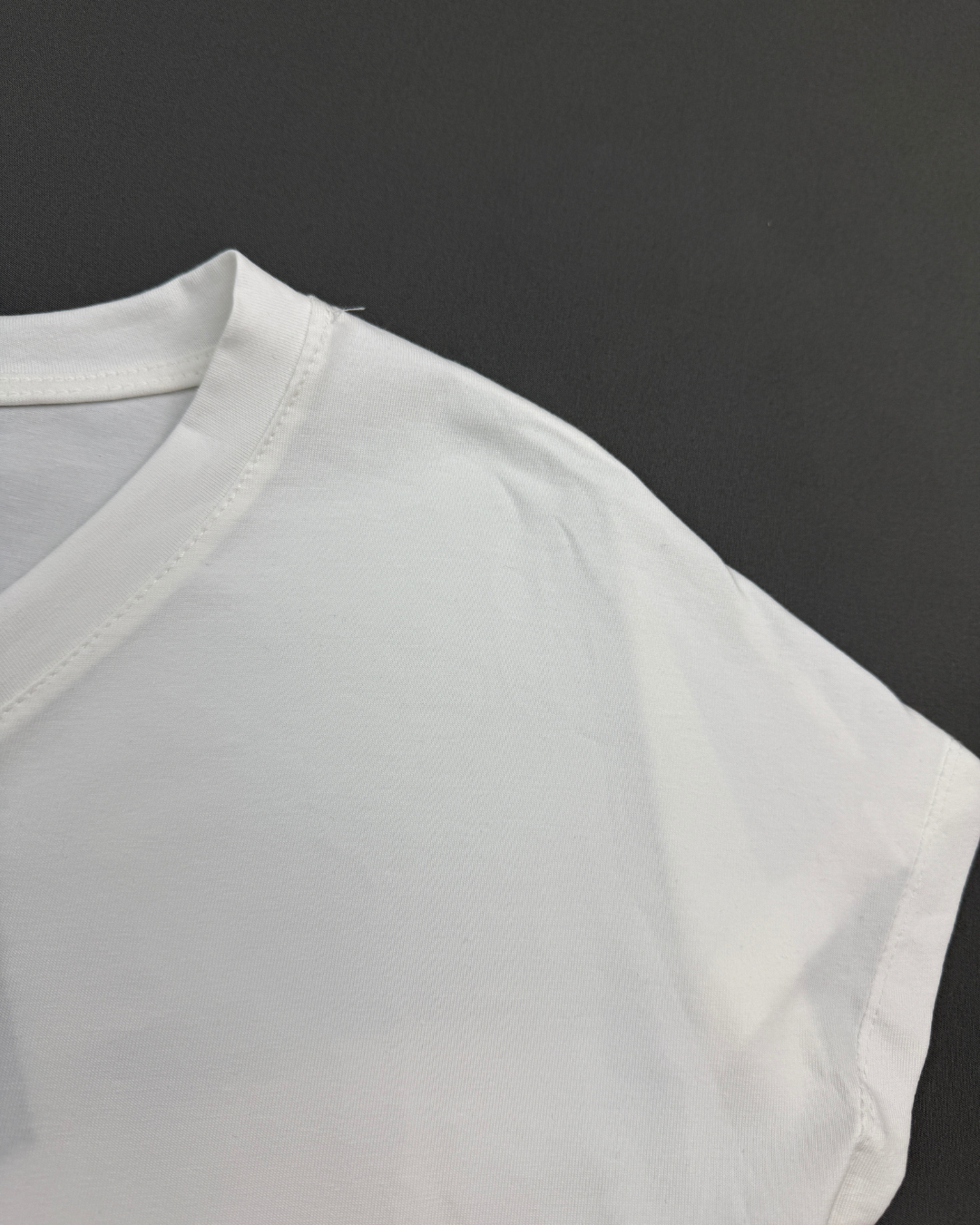 T-SHIRT CROP SCOLLO A V