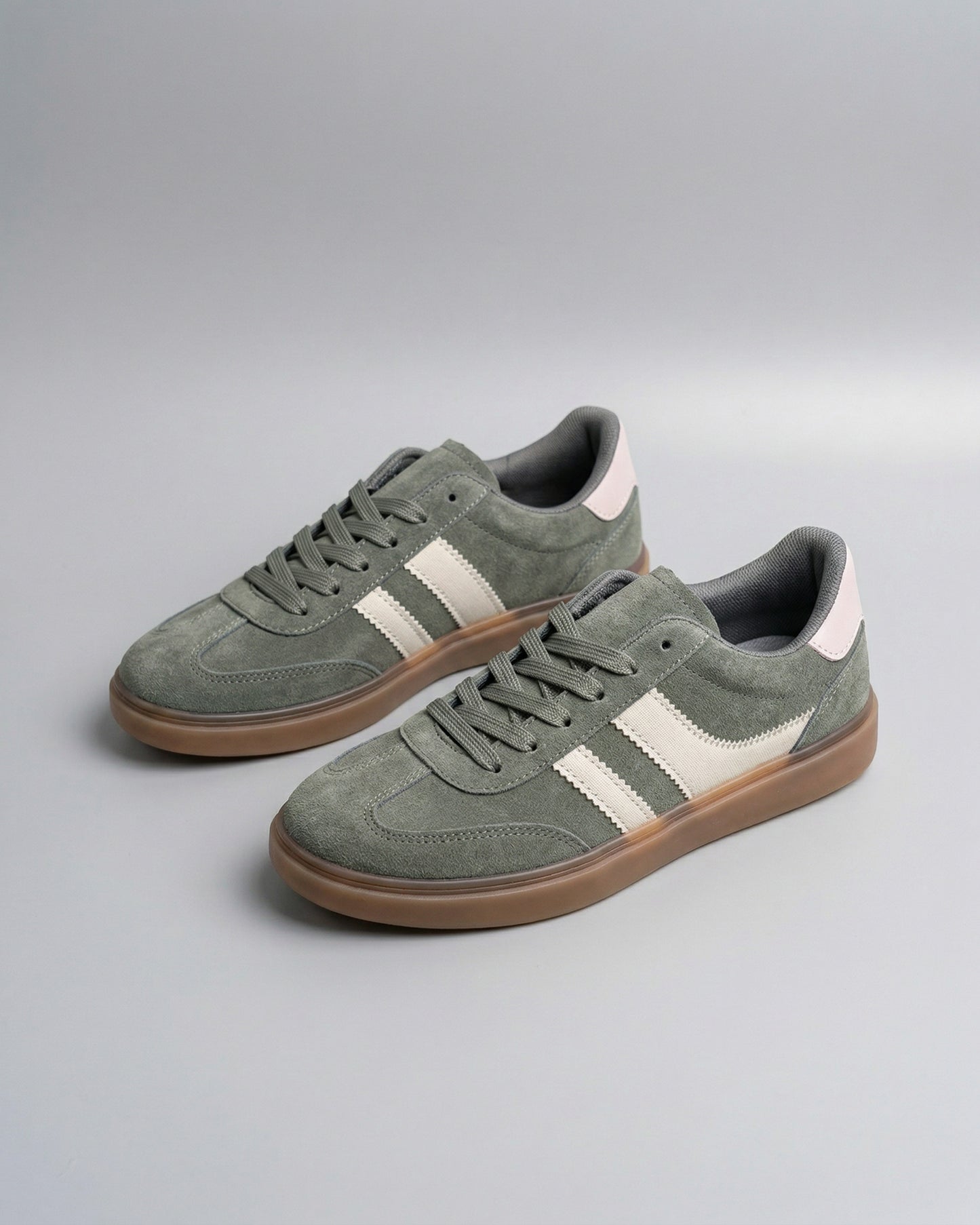 SNEAKER IN DAINETTO FASCIA BIANCA