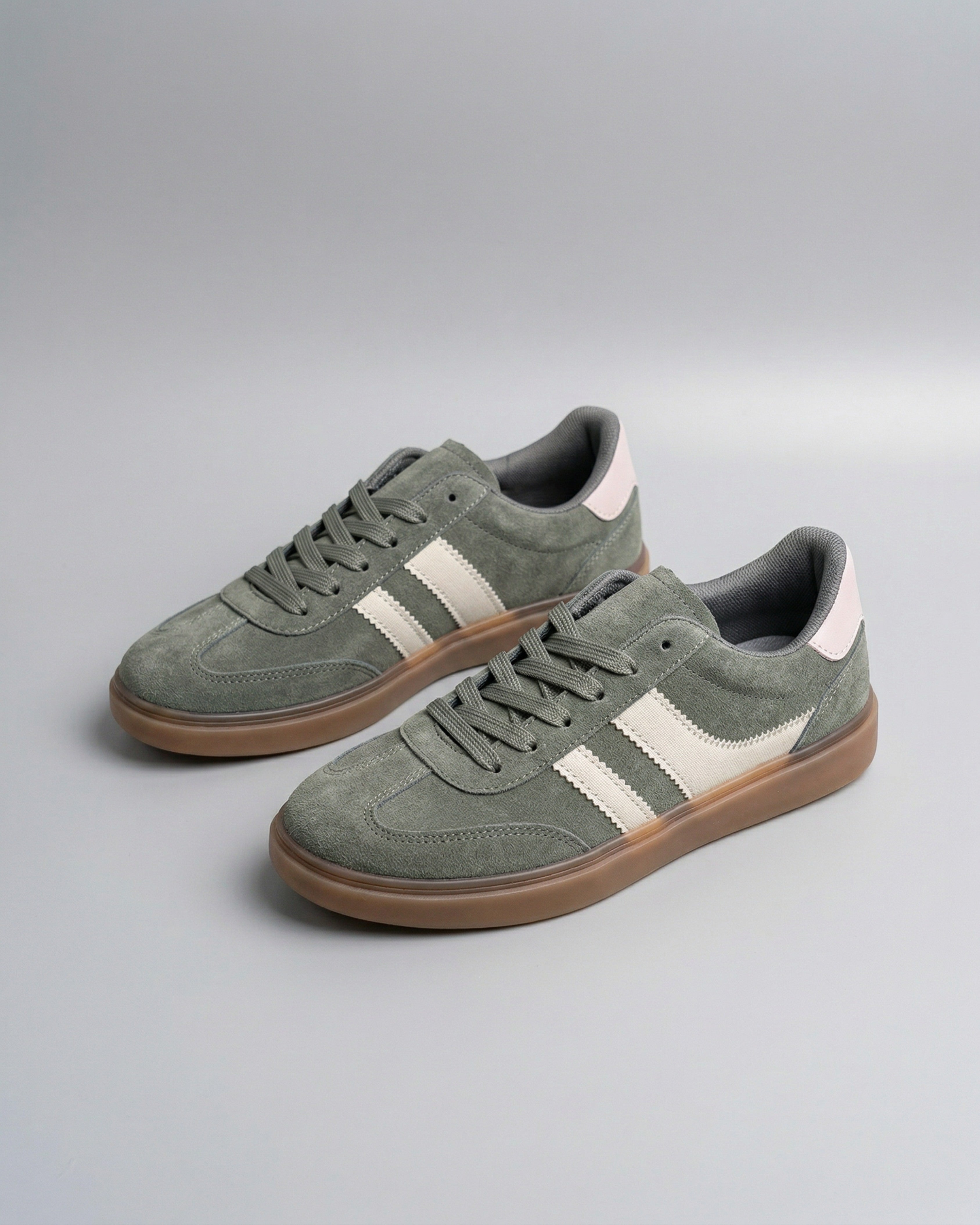 SNEAKER IN DAINETTO FASCIA BIANCA