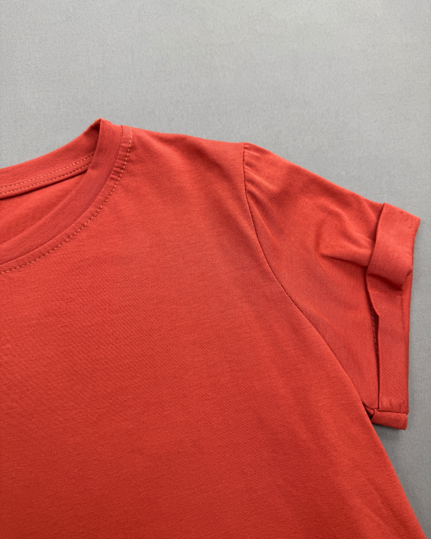 T-SHIRT CROP FONDO ALTO M. CORTA