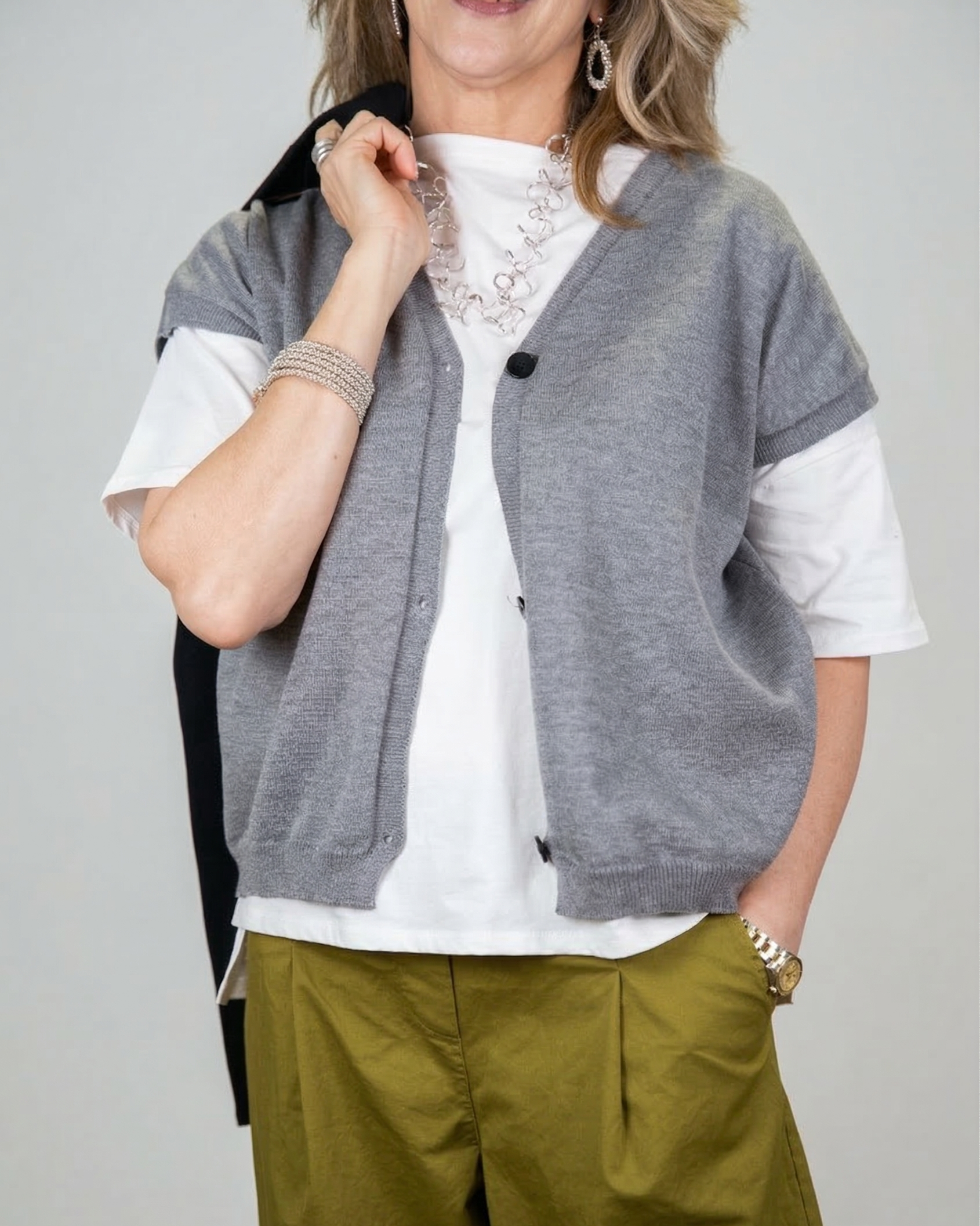 GILET SMANICATO TRE BOTTONI