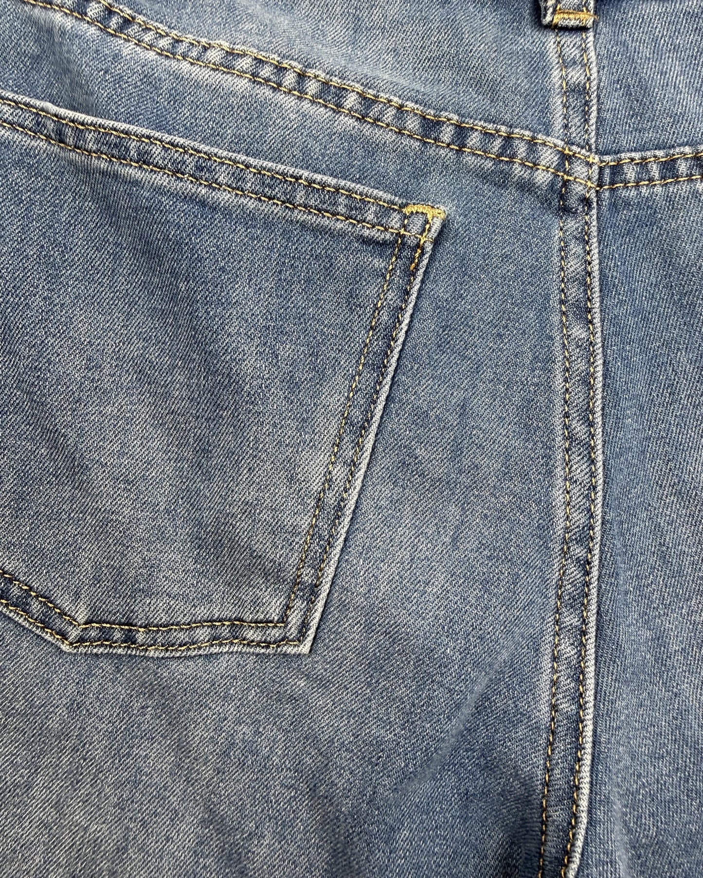 BERMUDA IN JEANS